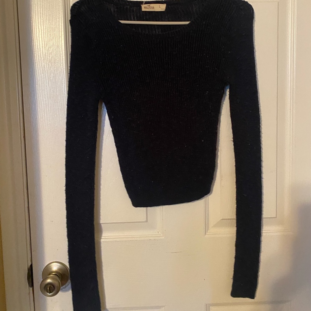 Cute dark blue top!